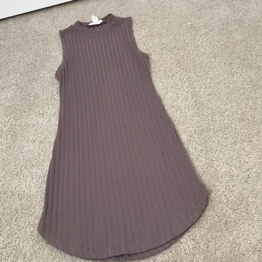 Cute grey dress!
